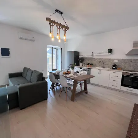 Nikos-nana's House Апартаменты *